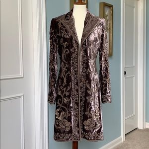 Elie Tahari silk lined velvet coat detail
